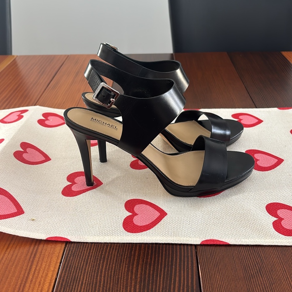 Michael Michael Kors size 9 1/2 Claudia mid leather sandal 🔥 - Picture 2 of 6